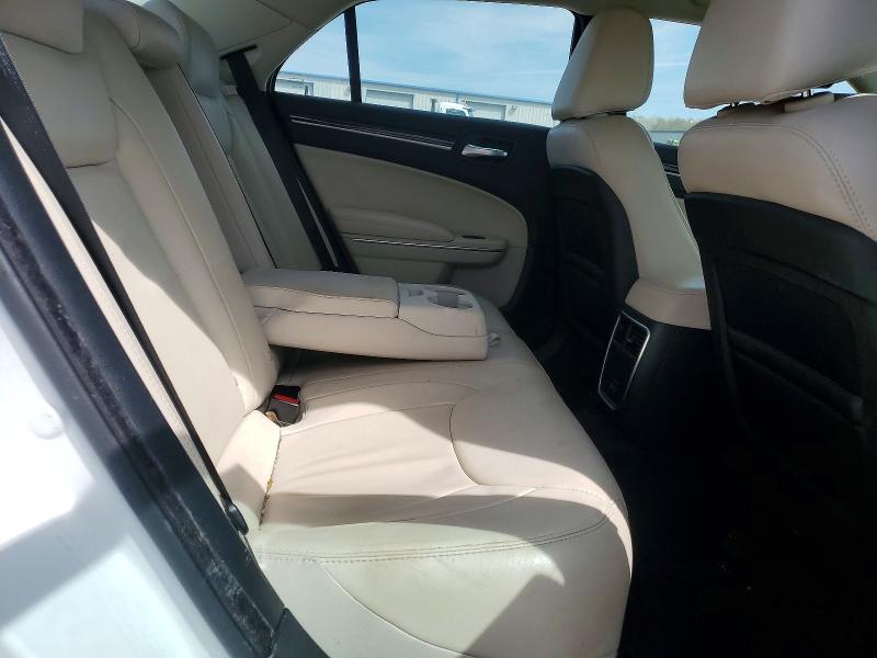 46564116 :رقم المزاد ، 2C3CCAAG8FH792493 vin ، 2015 Chrysler 300 مزاد بيع