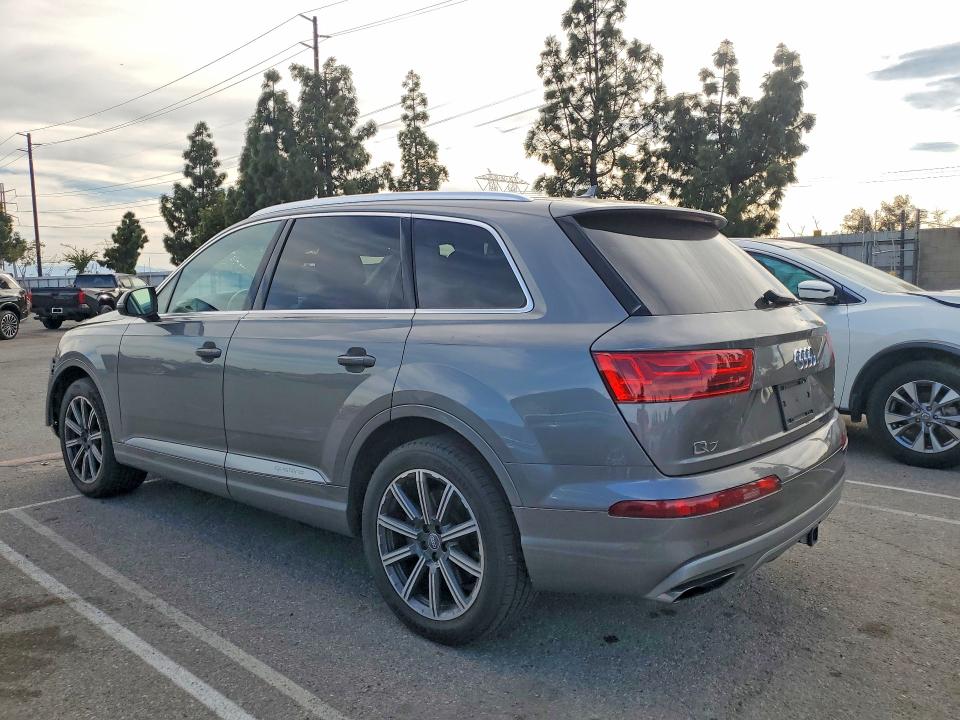 Продажа на аукционе авто 2017 Audi Q7, vin: WA1LAAF77HD000886, номер лота: 46300526