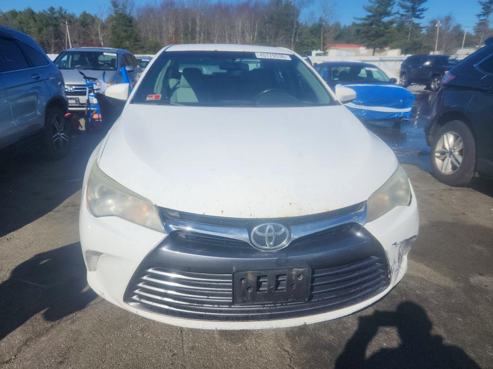 45729536 :رقم المزاد ، 4T1BF1FK4FU926792 vin ، 2015 Toyota Camry مزاد بيع