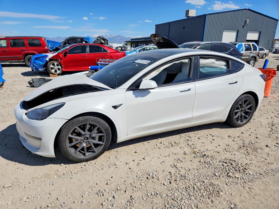 2022 Tesla Model 3 მანქანა იყიდება აუქციონზე, vin: 5YJ3E1EB8NF233499, აუქციონის ნომერი: 47181296