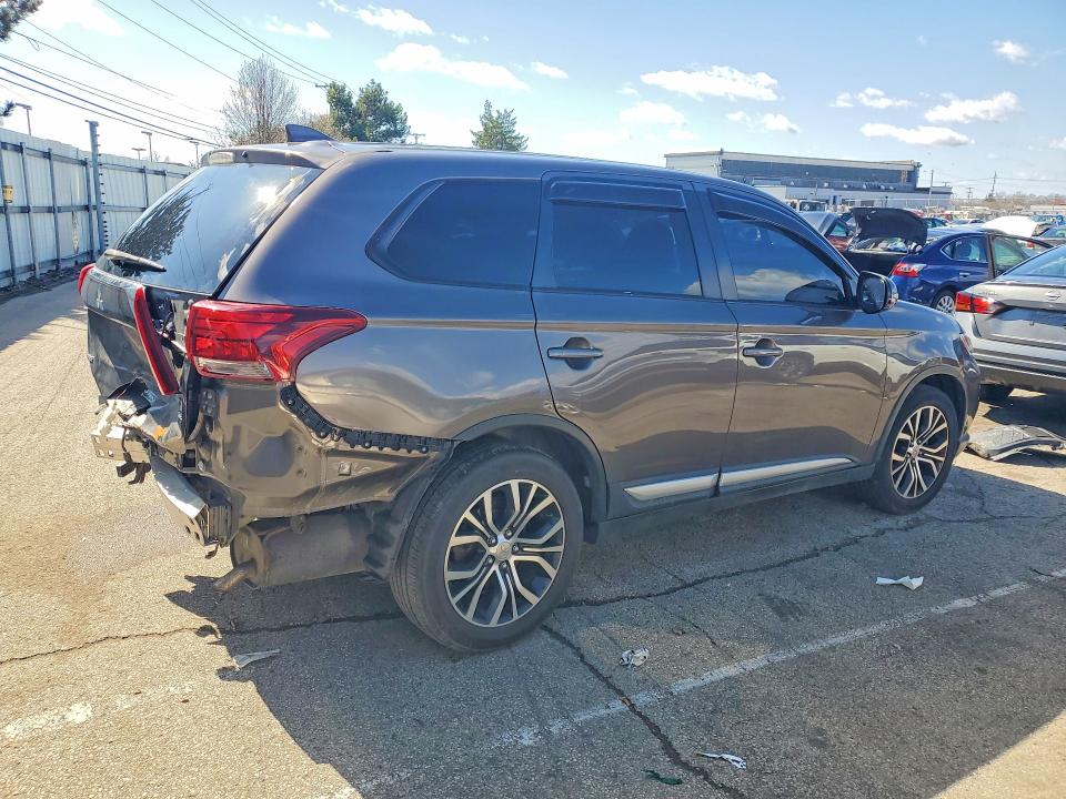 Продаж на аукціоні авто 2018 Mitsubishi Outlander, vin: JA4AD3A38JZ035153, номер лоту: 41999636