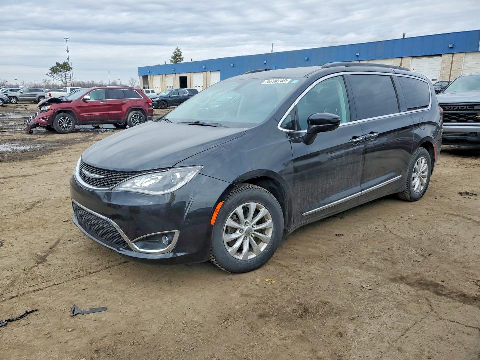 46998146 :رقم المزاد ، 2C4RC1BG4HR517396 vin ، 2017 Chrysler Pacifica مزاد بيع