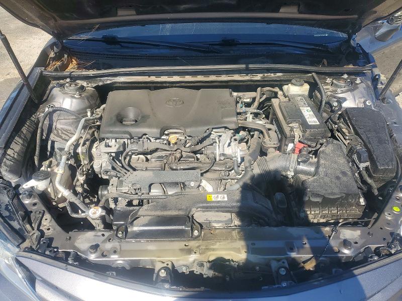46679606 :رقم المزاد ، 4T1B11HK1JU627409 vin ، 2018 Toyota Camry مزاد بيع
