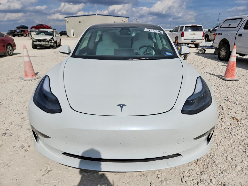 2022 Tesla Model 3 მანქანა იყიდება აუქციონზე, vin: 5YJ3E1EB5NF197027, აუქციონის ნომერი: 47877546