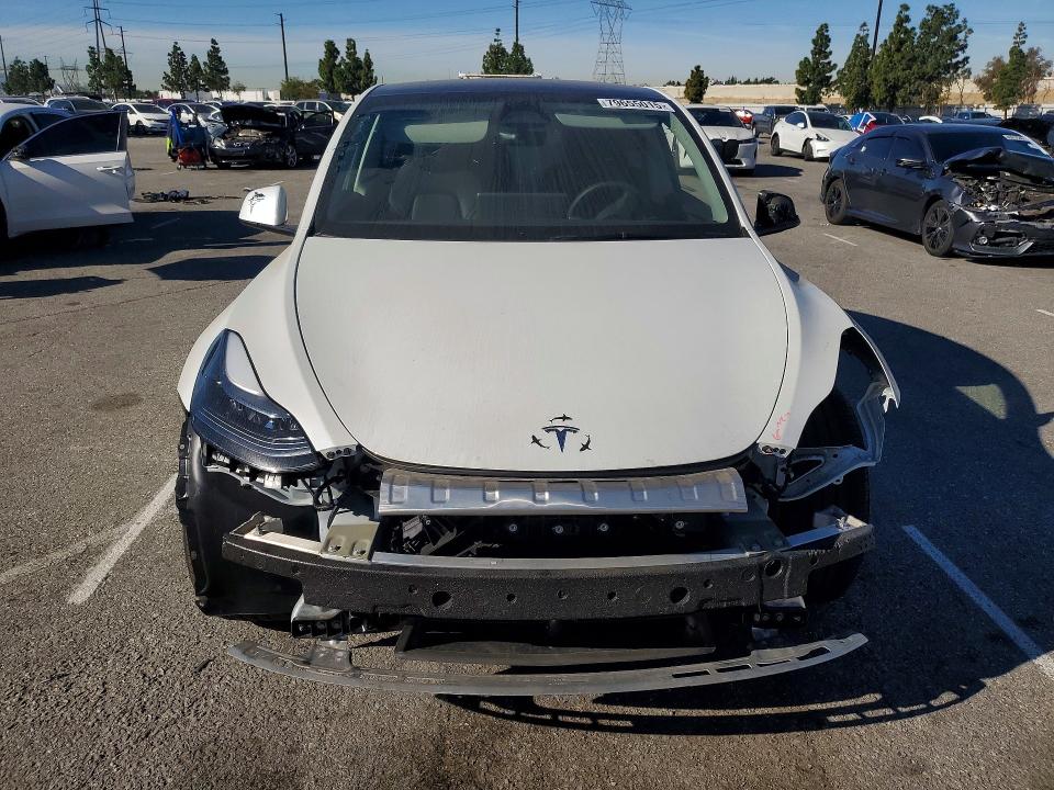 2024 Tesla Model Y მანქანა იყიდება აუქციონზე, vin: 7SAYGDEDXRF201522, აუქციონის ნომერი: 79655015