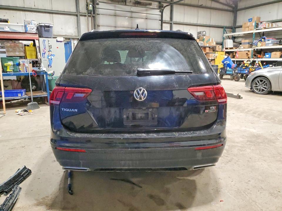 76444335 :رقم المزاد ، 3VV2B7AX1JM198529 vin ، 2018 Volkswagen Tiguan مزاد بيع
