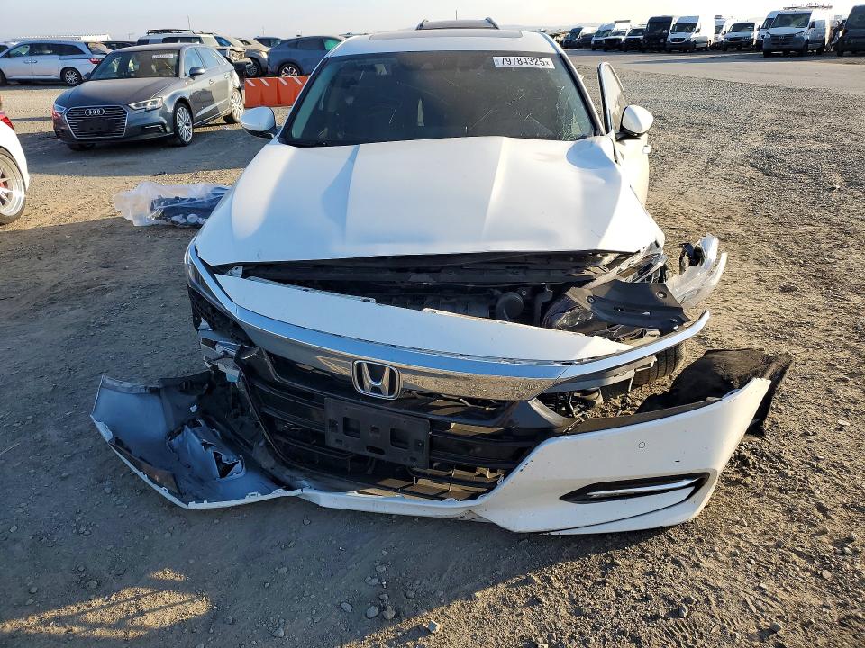 79784325 :رقم المزاد ، 1HGCV3F91JA006019 vin ، 2018 Honda Accord مزاد بيع