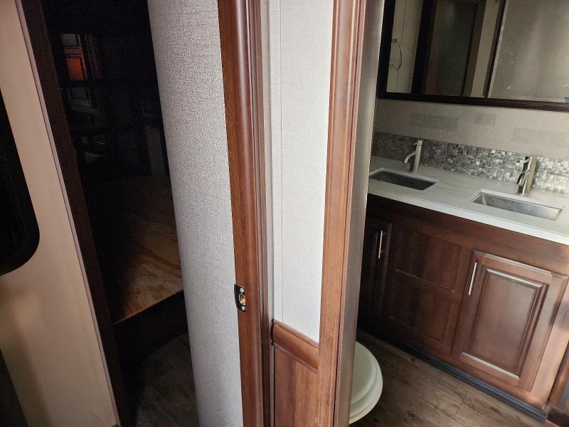 Продажа на аукционе авто 2019 Jayco North Poin, vin: 1UJCJ0BV7K1LR0143, номер лота: 79888795