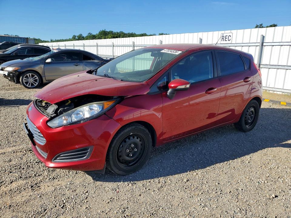 47034536 :رقم المزاد ، 3FADP4EE9FM225411 vin ، 2015 Ford Fiesta مزاد بيع
