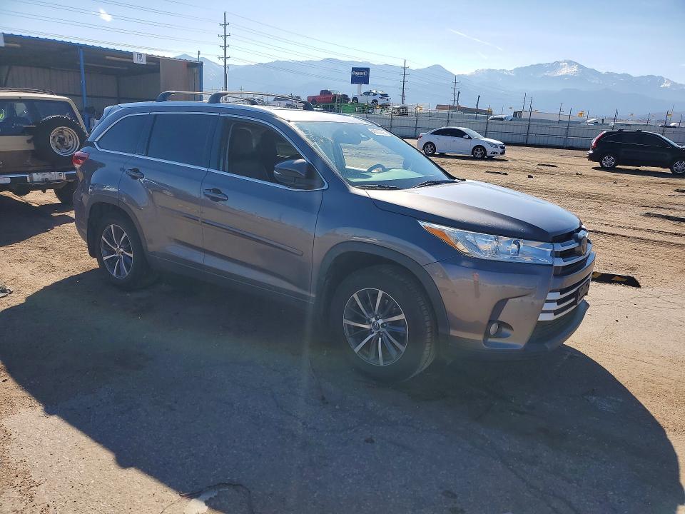 2018 Toyota Highlander მანქანა იყიდება აუქციონზე, vin: 5TDJZRFH4JS534807, აუქციონის ნომერი: 46307006