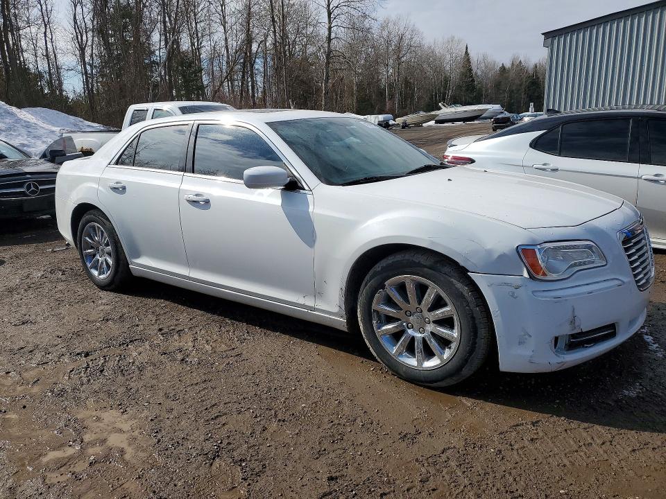 46567746 :رقم المزاد ، 2C3CCAAG8DH714275 vin ، 2013 Chrysler 300 مزاد بيع