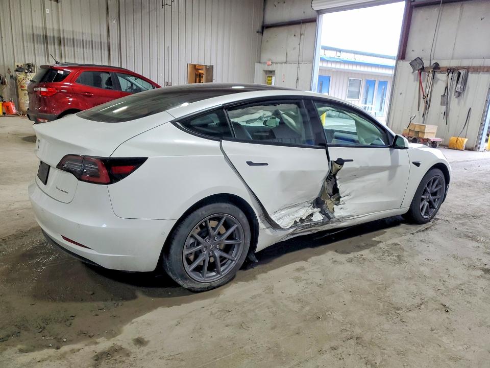 45519556 :رقم المزاد ، 5YJ3E1EB1NF334884 vin ، 2022 Tesla Model 3 مزاد بيع
