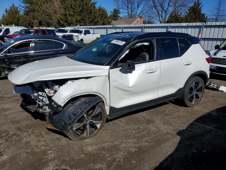 Продаж на аукціоні авто 2022 Volvo Xc40, vin: YV4ED3UR4N2685911, номер лоту: 41964126