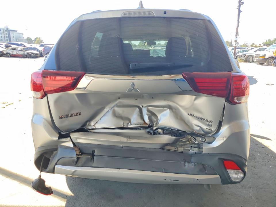 Продаж на аукціоні авто 2018 Mitsubishi Outlander, vin: JA4AD3A3XJJ004288, номер лоту: 47037176
