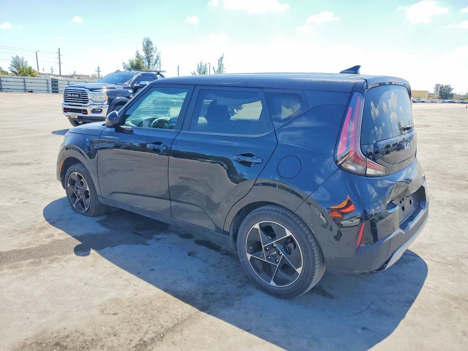 47305336 :رقم المزاد ، KNDJ33AU2P7859493 vin ، 2023 Kia Soul مزاد بيع