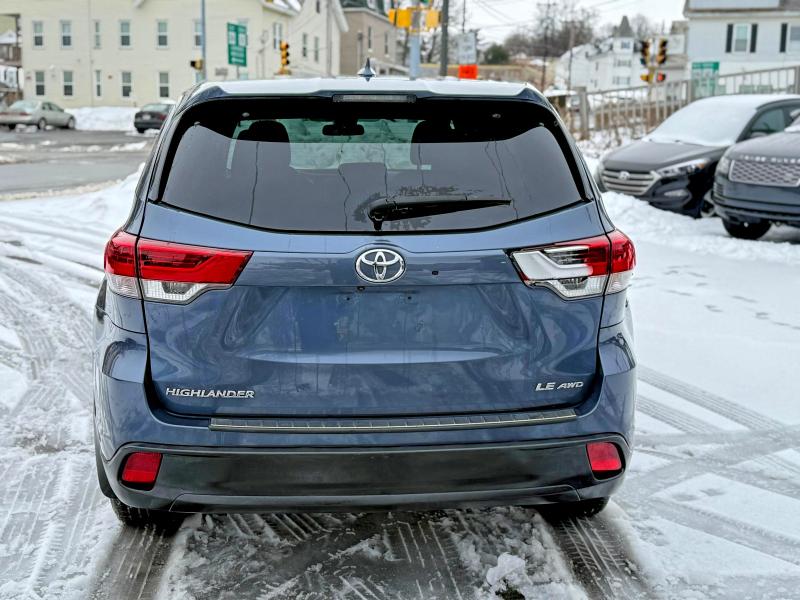 45568616 :رقم المزاد ، 5TDBZRFH5JS910676 vin ، 2018 Toyota Highlander مزاد بيع
