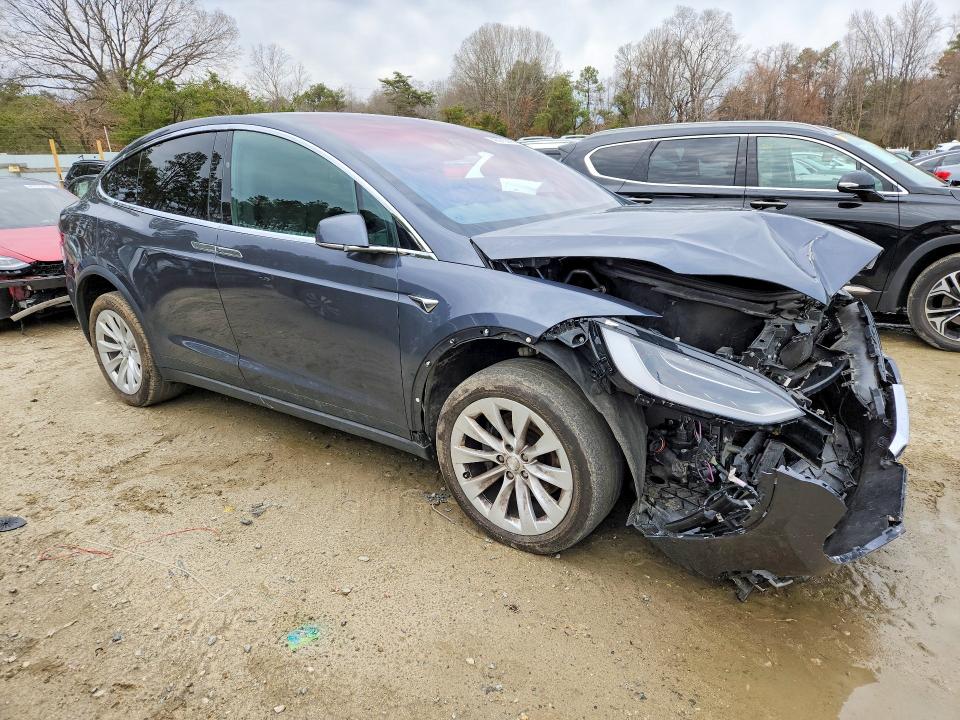 Продаж на аукціоні авто 2018 Tesla Model X, vin: 5YJXCBE27JF137841, номер лоту: 42075366