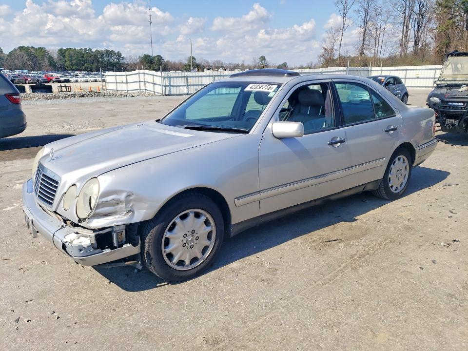 42036256 :رقم المزاد ، WDBJF65F5WA670342 vin ، 1998 Mercedes-benz E مزاد بيع