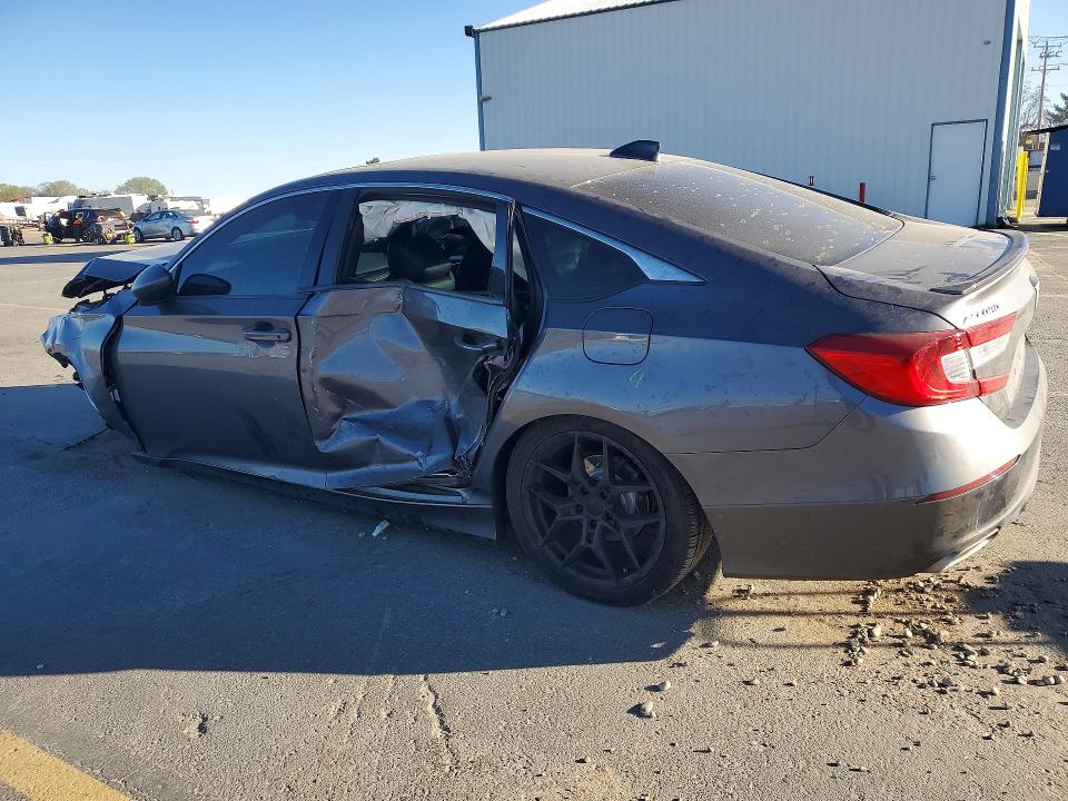 47702996 :رقم المزاد ، 1HGCV2F36JA031391 vin ، 2018 Honda Accord مزاد بيع