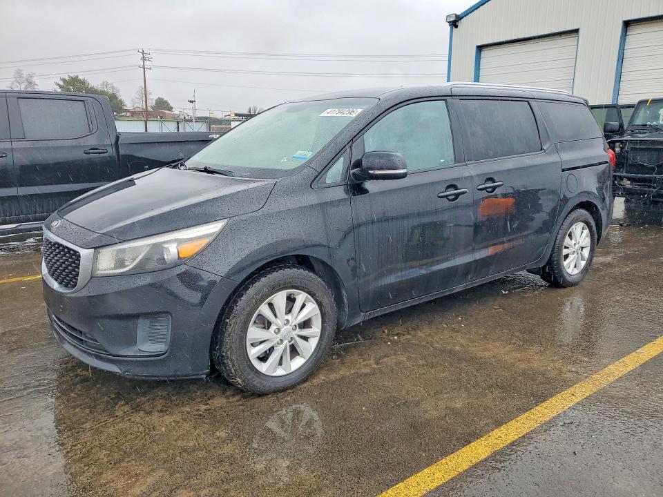 41794296 :رقم المزاد ، KNDMB5C10F6039089 vin ، 2015 Kia Sedona مزاد بيع