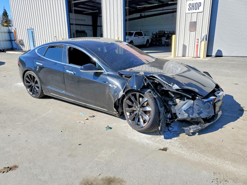 79717885 :رقم المزاد ، 5YJSA1E21HF199580 vin ، 2017 Tesla Model S مزاد بيع