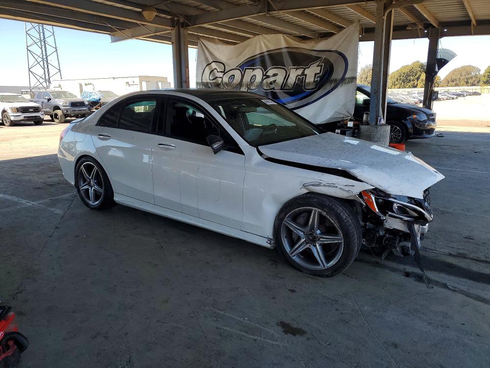 46960146 :رقم المزاد ، 55SWF4JB0FU090419 vin ، 2015 Mercedes-benz C مزاد بيع