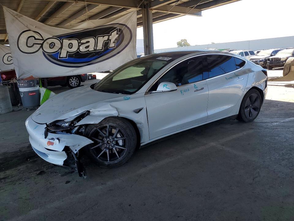 47065216 :رقم المزاد ، 5YJ3E1EB8KF517758 vin ، 2019 Tesla Model 3 مزاد بيع