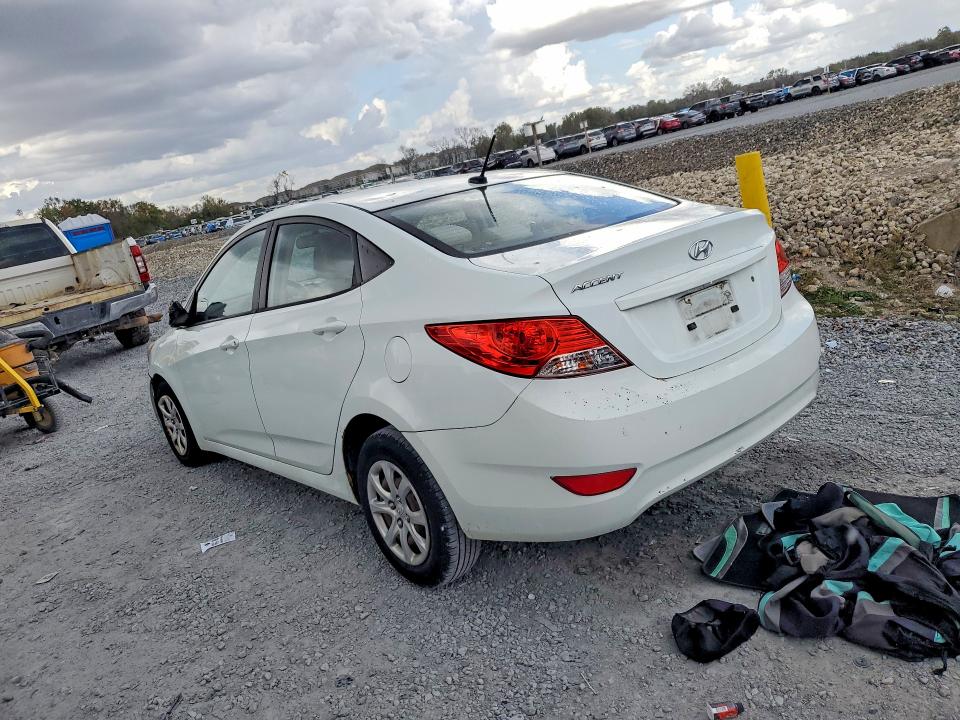 2013 Hyundai Accent მანქანა იყიდება აუქციონზე, vin: KMHCT4AE8DU368281, აუქციონის ნომერი: 53786566
