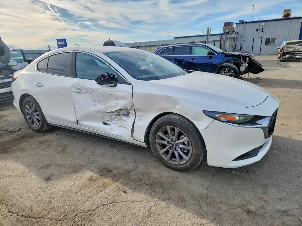 47128126 :رقم المزاد ، JM1BPAAL5N1507528 vin ، 2022 Mazda 3 مزاد بيع