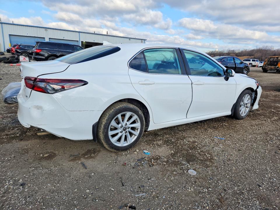 Продаж на аукціоні авто 2022 Toyota Camry, vin: 4T1C11AK7NU678160, номер лоту: 47028336