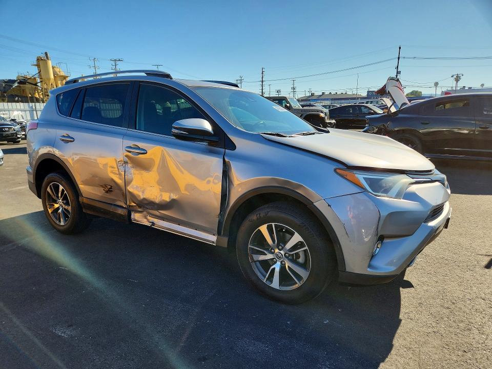 Продаж на аукціоні авто 2017 Toyota Rav4, vin: 2T3RFREV9HW575333, номер лоту: 46936226