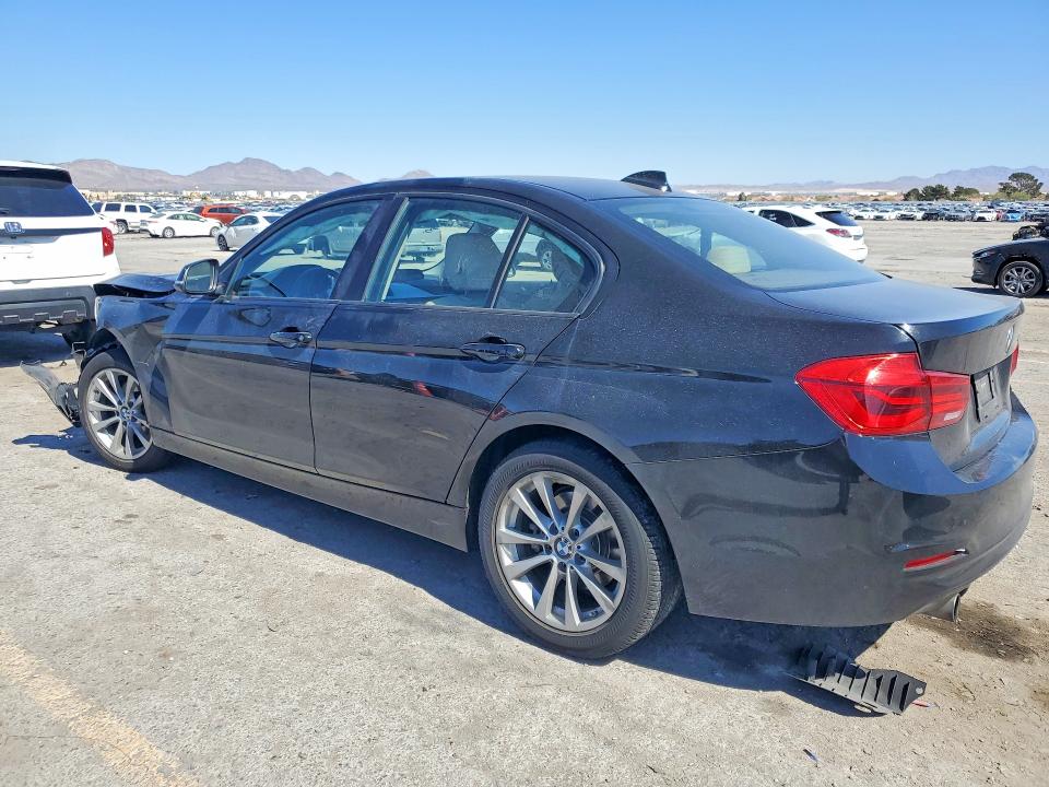 45782806 :رقم المزاد ، WBA8A9C34HAC99766 vin ، 2017 Bmw 320 مزاد بيع