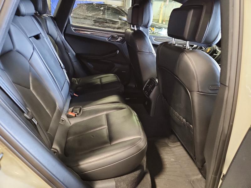 46001196 :رقم المزاد ، WP1AG2A50JLB60013 vin ، 2018 Porsche Macan مزاد بيع