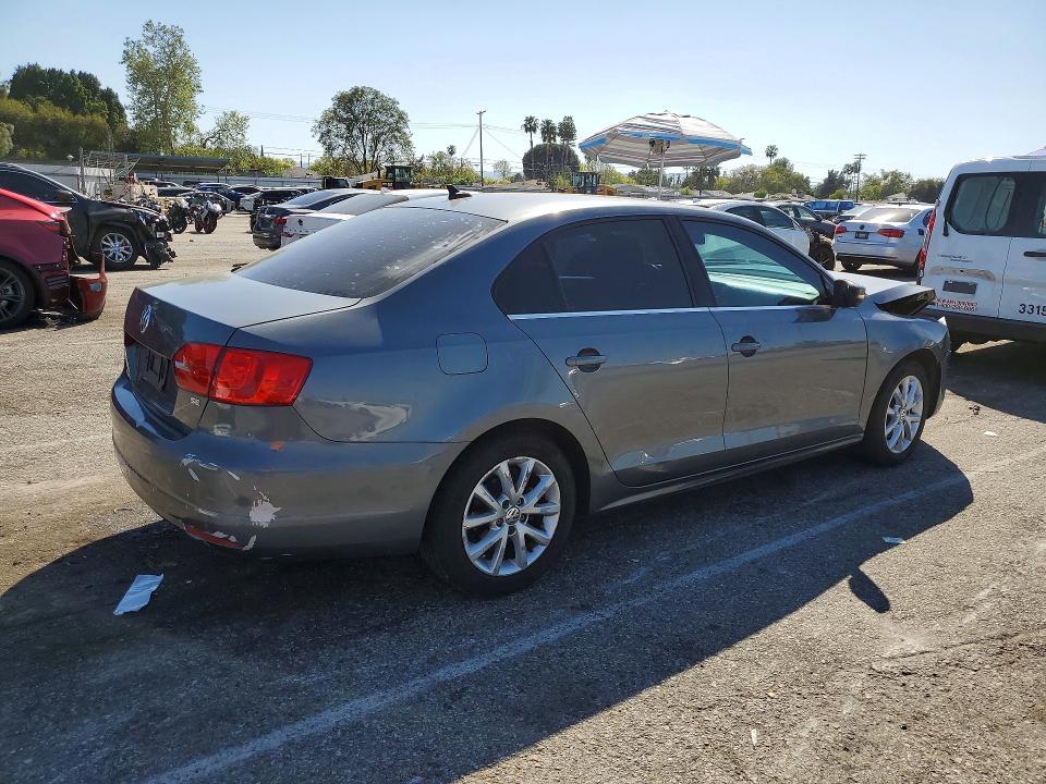 45518876 :رقم المزاد ، 3VWD17AJ7EM425232 vin ، 2014 Volkswagen Jetta مزاد بيع
