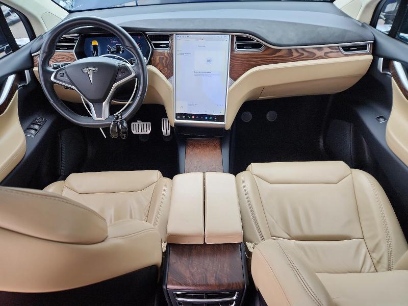 79644345 :رقم المزاد ، 5YJXCBE40HF051766 vin ، 2017 Tesla Model X مزاد بيع
