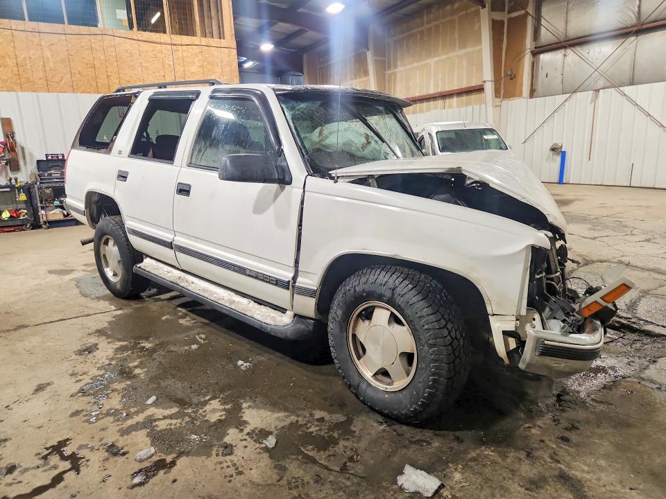 41777646 :رقم المزاد ، 1GKEK13R9XJ725251 vin ، 1999 Gmc Yukon مزاد بيع