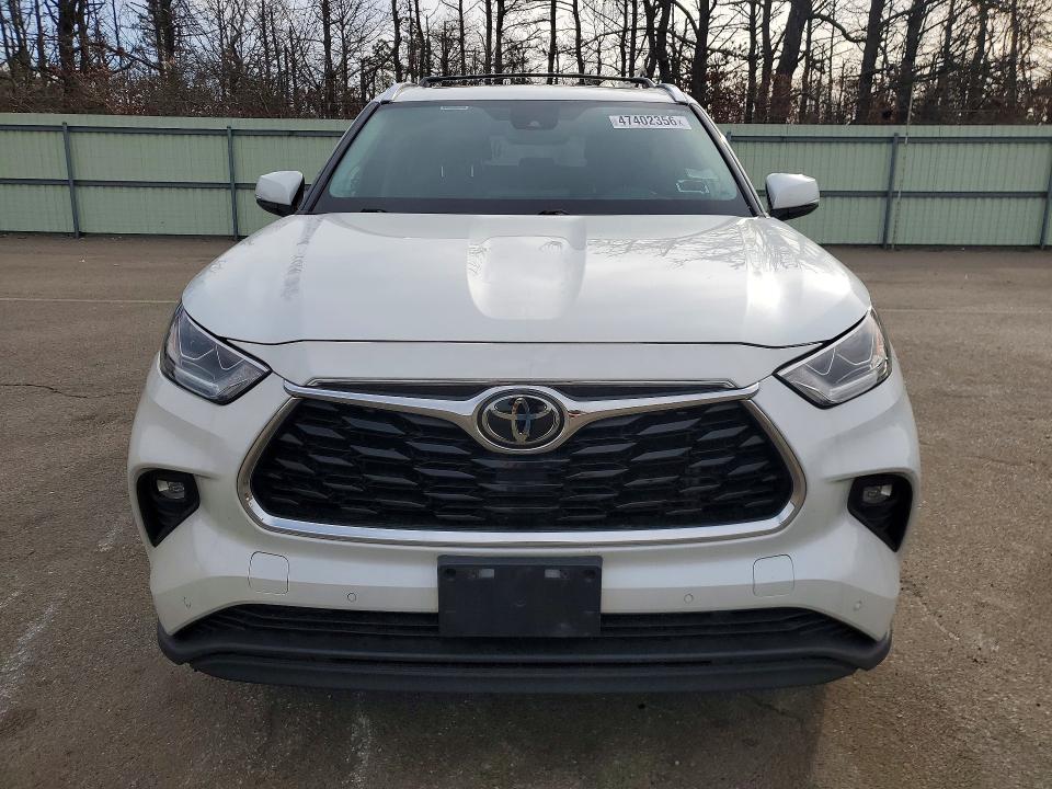 Продажа на аукционе авто 2022 Toyota Highlander, vin: 5TDDZRBH4NS211964, номер лота: 47402356