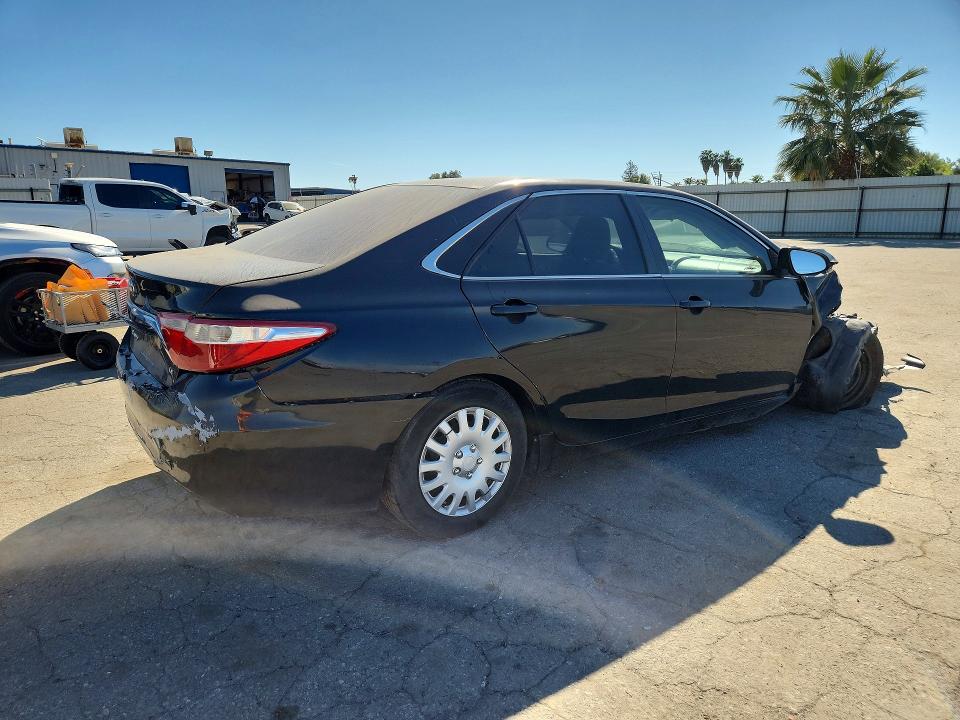 47004296 :رقم المزاد ، 4T4BF1FK3FR483072 vin ، 2015 Toyota Camary مزاد بيع