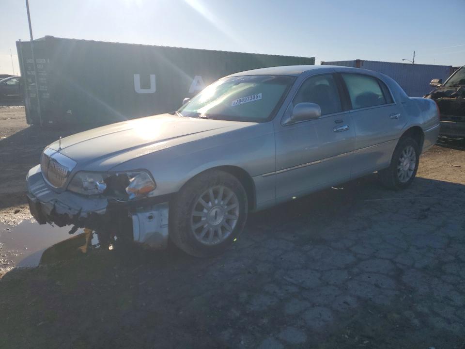 2007 Lincoln Town Car მანქანა იყიდება აუქციონზე, vin: 1LNHM81W87Y627240, აუქციონის ნომერი: 79497305