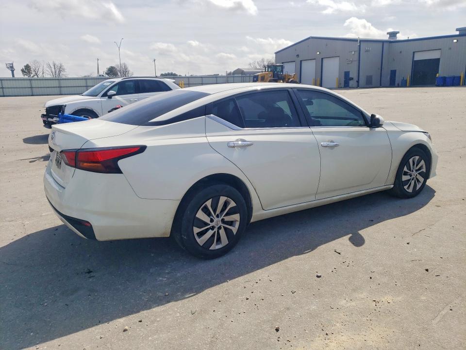 41713076 :رقم المزاد ، 1N4BL4BV7NN304815 vin ، 2022 Nissan Altima مزاد بيع