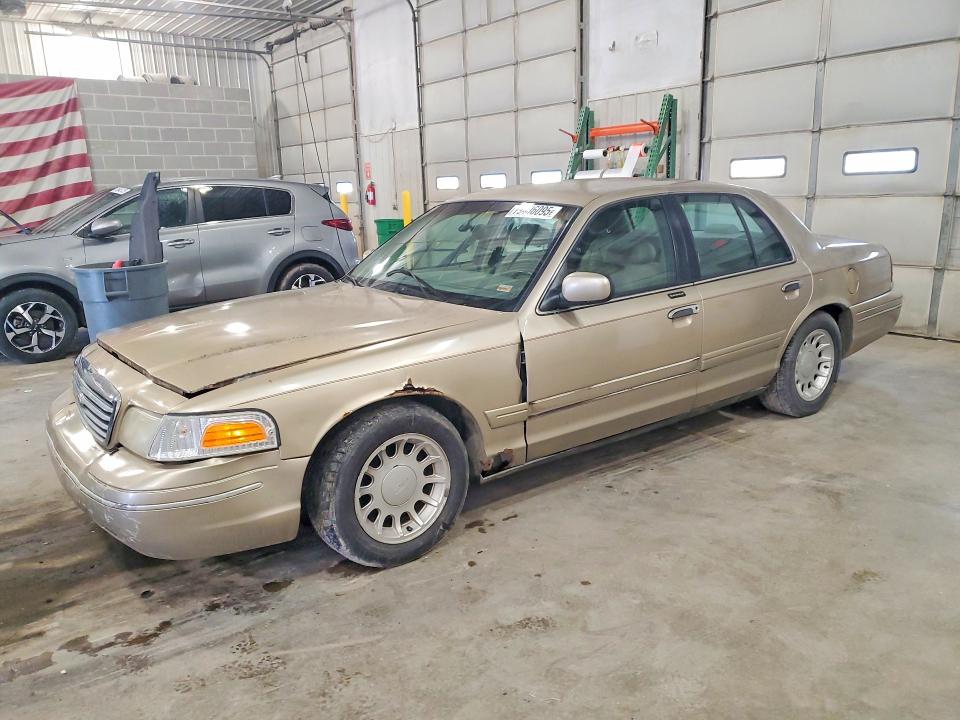 79406095 :رقم المزاد ، 2FAFP74W6YX116450 vin ، 2000 Ford Crown Victoria مزاد بيع