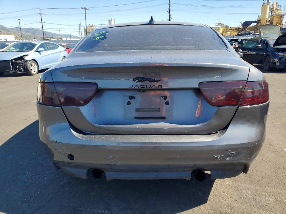 46833886 :رقم المزاد ، SAJAD4BG1HA965841 vin ، 2017 Jaguar Xe مزاد بيع