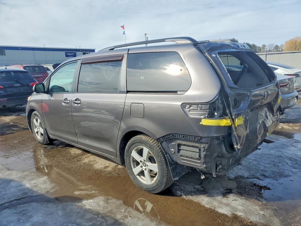 78261615 :رقم المزاد ، 5TDDK3DC6BS023610 vin ، 2011 Toyota Sienna مزاد بيع