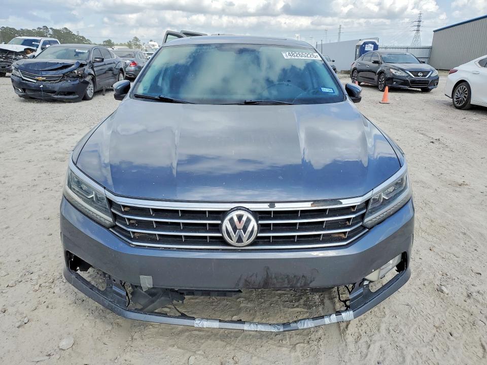 48265226 :رقم المزاد ، 1VWBA7A34JC007294 vin ، 2018 Volkswagen Passat مزاد بيع