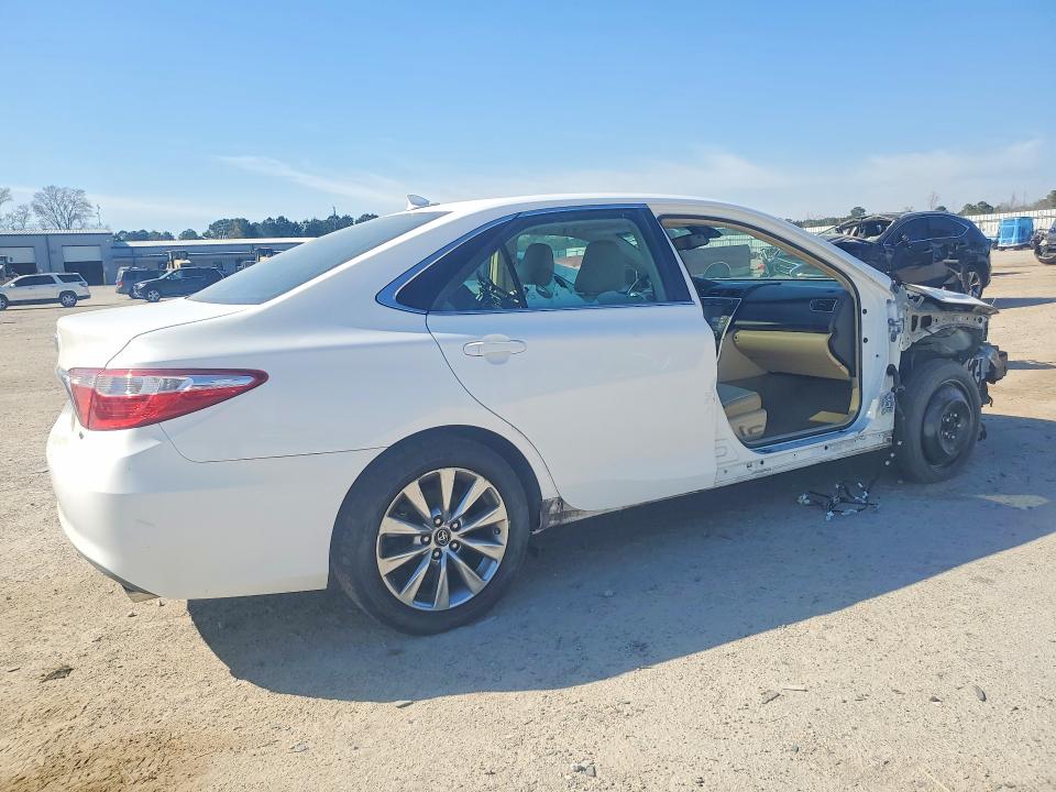 46232646 :رقم المزاد ، 4T1BF1FK9HU704591 vin ، 2017 Toyota Camry مزاد بيع