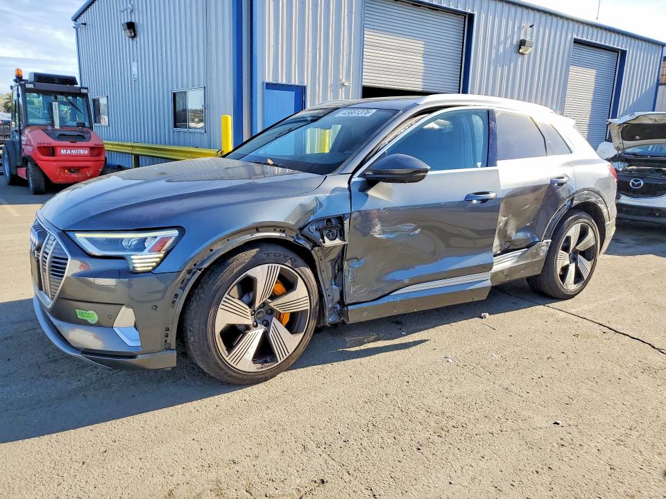 Продажа на аукционе авто 2019 Audi E-tron, vin: WA1VAAGE9KB007122, номер лота: 45661376