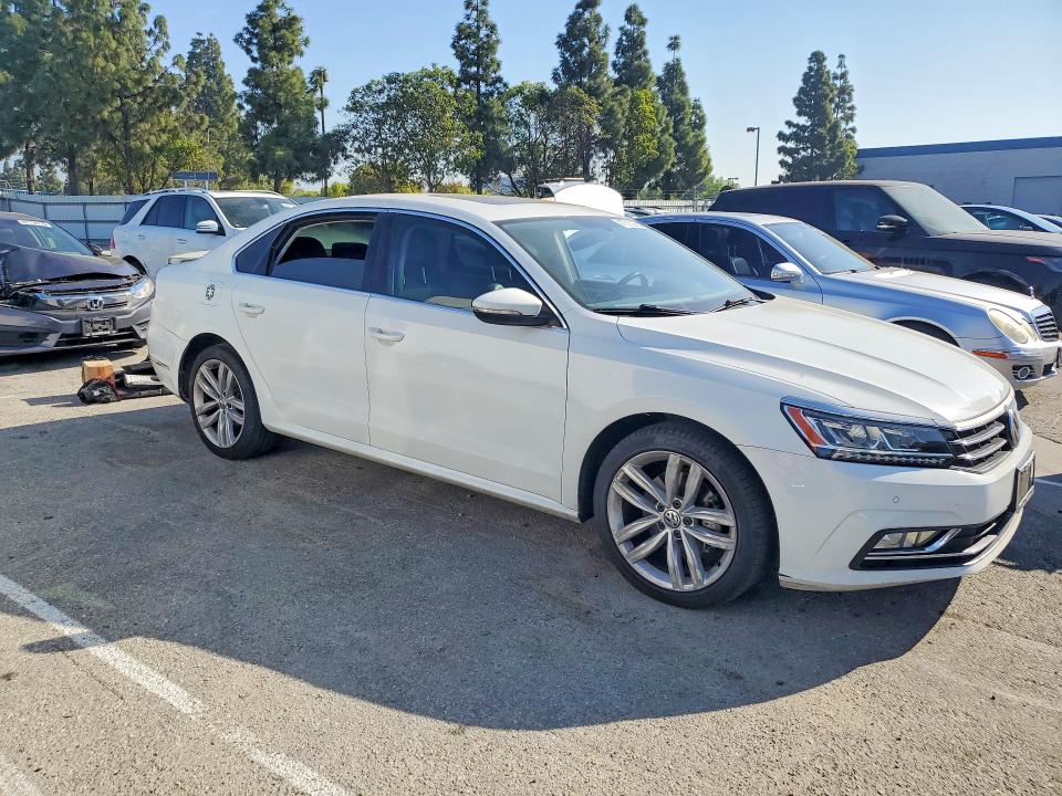 47213216 :رقم المزاد ، 1VWBA7A33JC023406 vin ، 2018 Volkswagen Passat مزاد بيع