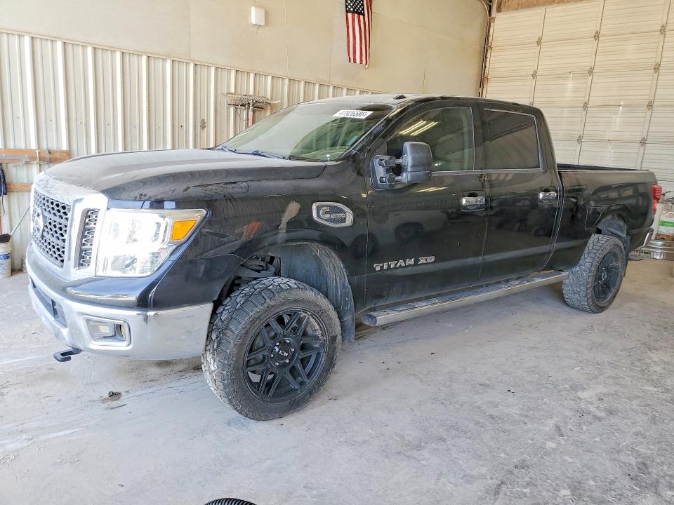 47926586 :رقم المزاد ، 1N6BA1F32HN533301 vin ، 2017 Nissan Titan Xd مزاد بيع