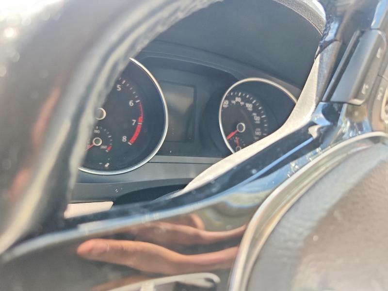 46899916 :رقم المزاد ، 3VWDB7AJ6HM218283 vin ، 2017 Volkswagen Jetta مزاد بيع