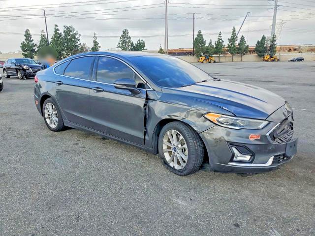 41663746 :رقم المزاد ، 3FA6P0SU8LR261036 vin ، 2020 Ford Fusion مزاد بيع